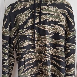 Camo Print Pullover Hoodie - Black & Olive